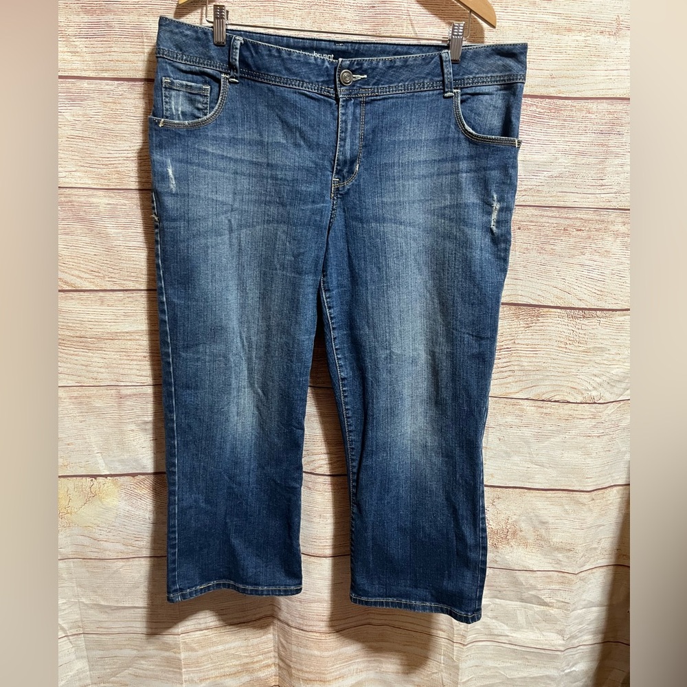 Lane Bryant GeniusFit Blue Capri Jeans size 18. Excellent condition.